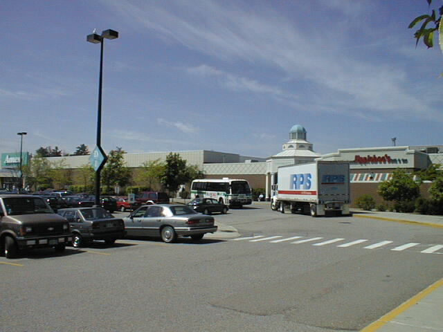 u-mall.jpg (53472 bytes)